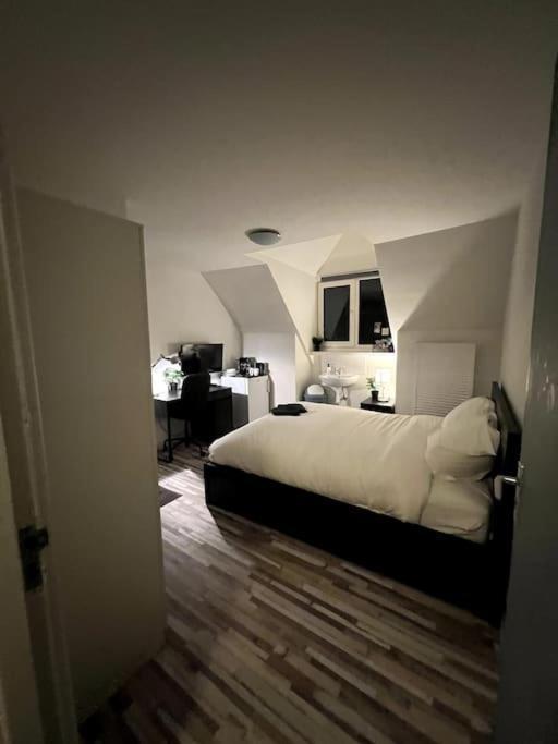 Room 404 - Eindhoven - By T&S. ภายนอก รูปภาพ