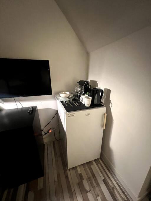 Room 404 - Eindhoven - By T&S. ภายนอก รูปภาพ